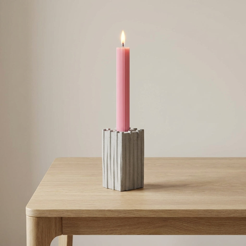 Moderner Kerzenhalter Stem aus Beton grau