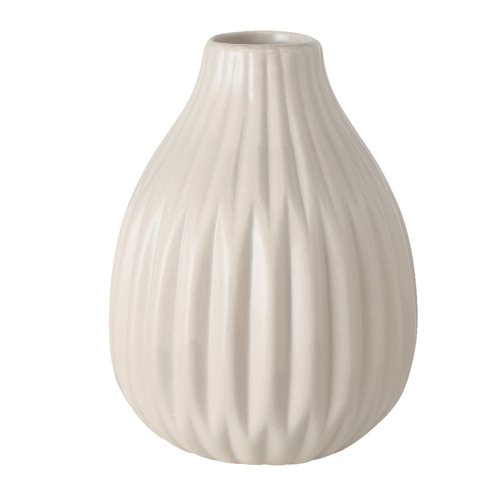 Designer Vase Ovalis Beige im modernen Wohnzimmer mit Blumen dekoriert – stilvolle Keramik Wohndeko