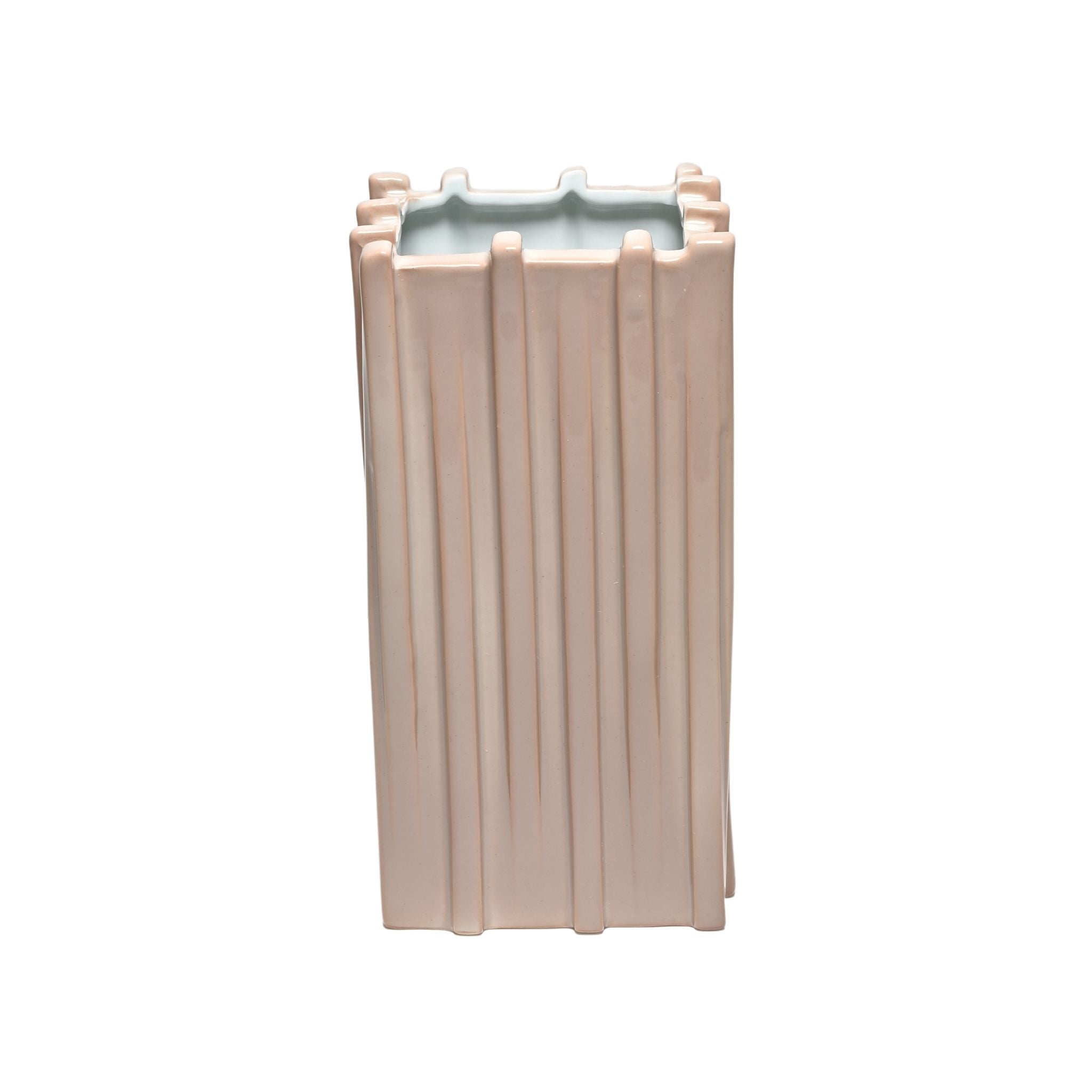 Nahaufnahme der vertikalen Streben-Struktur der Vase Stem in warmer Rosenholz-Farbe